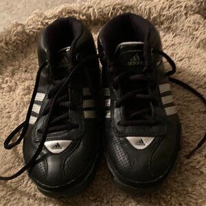 Adidas boys shoes sz 1 black & silver